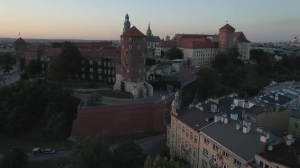 Vista Aérea Castelo Wawel Centro Histórico Cracóvia Polônia Pôr Sol — Vídeo de Stock