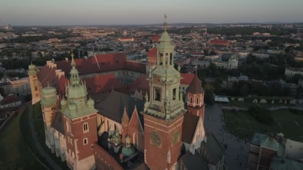 Havadan Görünüm Krakow Polonya Tarihi Merkezinde Wawel Kalesi Günbatımı — Stok video