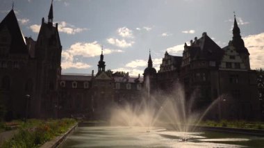 1'de 2 klip. Moszna güzel ve masal kale. Polonya. 4k