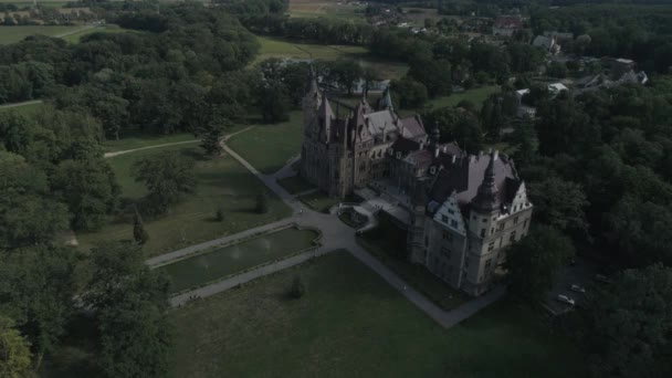 モスナの美しく おとぎ話の城の航空写真 ポーランド — ストック動画