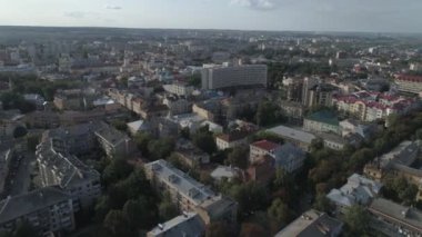 Havadan görünüm. Ivano-Frankivsk kasabası, Ukrayna. 4k.