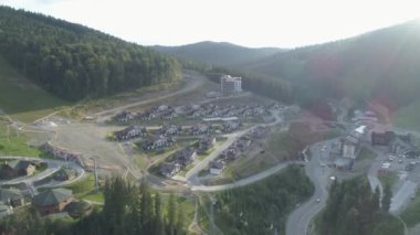 Havadan çekilen görüntüler. Bukovel - Ukrayna'nın en popüler dağ tesisi. 4k