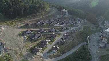 Havadan çekilen görüntüler. Bukovel - Ukrayna'nın en popüler dağ tesisi. 4k