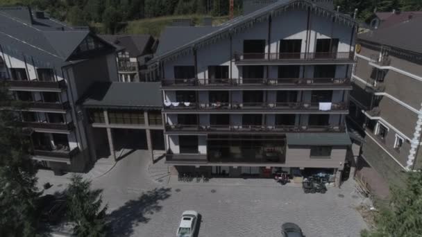 Luchtfoto Drone Van Balkons Van Het Hotel — Stockvideo
