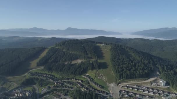 Αεροφωτογραφία Ομίχλη Κάλυψε Ορεινό Δάσος — Αρχείο Βίντεο
