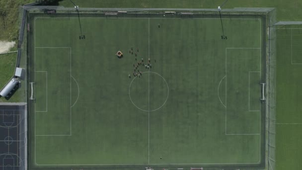 Futbol Sahasındaki Futbol Takımlarının Hava Görüntüleri — Stok video