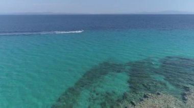 Afitos sahil şeridinin havadan görüntüsü. Kassandra, Halkidiki. Yunanistan.