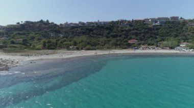 Afitos 'un hava manzarası - Kassandra, Halkidiki' deki geleneksel köy. Yunanistan. 