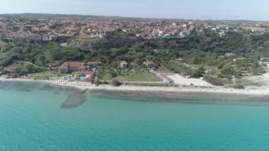 Afitos 'un hava manzarası - Kassandra, Halkidiki' deki geleneksel köy. Yunanistan. 