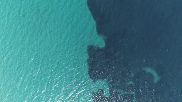 Bovenaanzicht Vanuit Lucht Kalm Helder Blauw Zeewater Achtergrond — Stockvideo