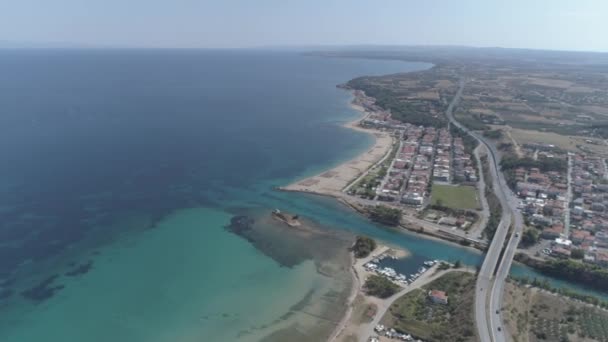 Flygfoto Över Potidaiakanalen Vid Byn Nea Potidea Grekland Vattenvägen Sträcker — Stockvideo