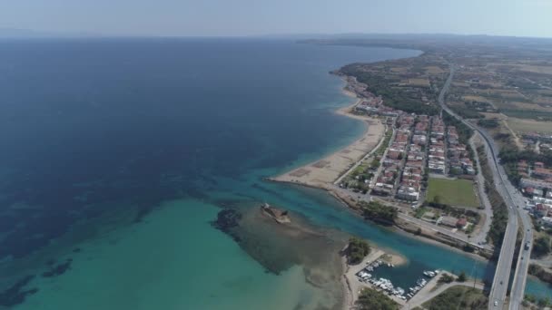 Flygfoto Över Potidaiakanalen Vid Byn Nea Potidea Grekland Vattenvägen Sträcker — Stockvideo