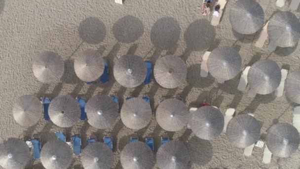 Aerial Footage City Beach Many Sun Umbrellas Coast — Stock Video