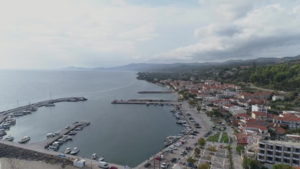Pemandangan Udara Desa Nea Skioni Semenanjung Kassandra Yunani — Stok Video