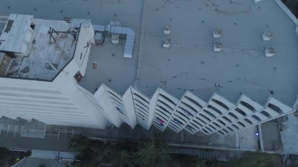 Drone Beelden Van Witte Appartement Gebouw — Stockvideo