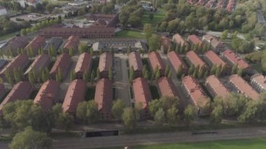 Auschwitz Birkenau 'nun hava manzarası, Polonya' daki Nazi toplama kampı. 4k
