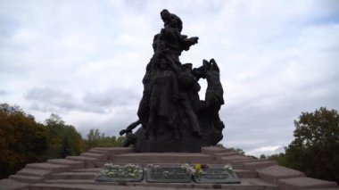 Nazizm Mağdurları Anıtı. Kyiv 'deki Babi Yar Anıt Parkı. Gimbal atışı..