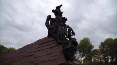 Nazizm Mağdurları Anıtı. Kyiv 'deki Babi Yar Anıt Parkı. Gimbal atışı..