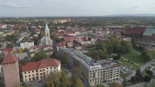奥斯威辛纳粹集中营旁边的城镇Oswiecim的空中视图 — 图库视频影像