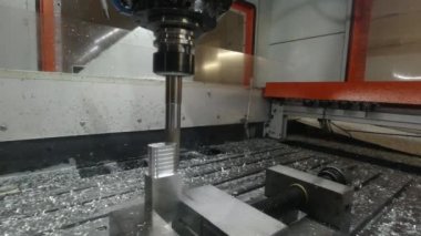 CNC değirmen makinesi alüminyumdan ayrıntı üretiyor