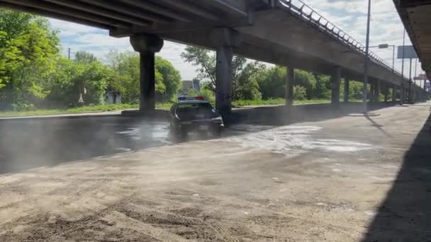 Amerikaanse Politie Auto Doet Drifts — Stockvideo