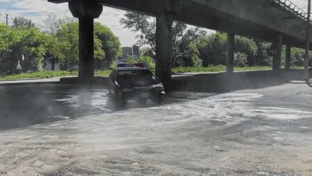 Amerikaanse Politie Auto Doet Drifts — Stockvideo