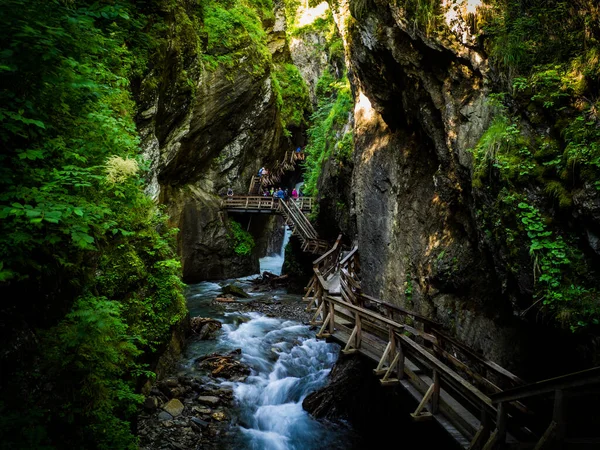 Incroyable Passe Sigmund Thun Rivière Sauvage Partout Avec Superbes Cascades — Photo