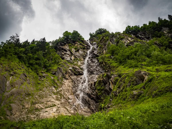 Charmant Paysage Cascades Prairies Pittoresques Des Alpes Dans Parc National — Photo