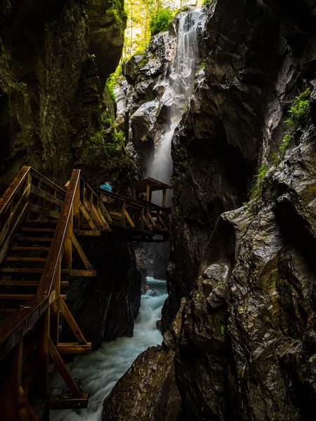 Incroyable Passe Sigmund Thun Rivière Sauvage Partout Avec Superbes Cascades — Photo