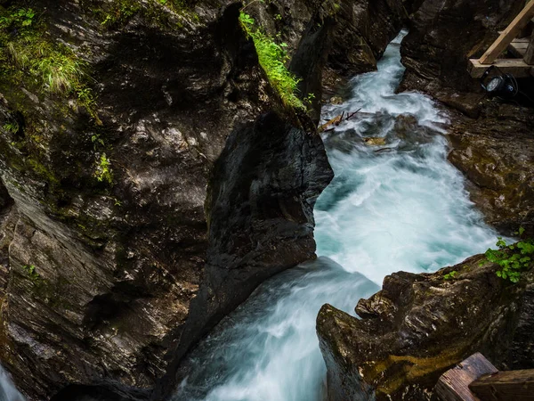 Incroyable Passe Sigmund Thun Rivière Sauvage Partout Avec Superbes Cascades — Photo