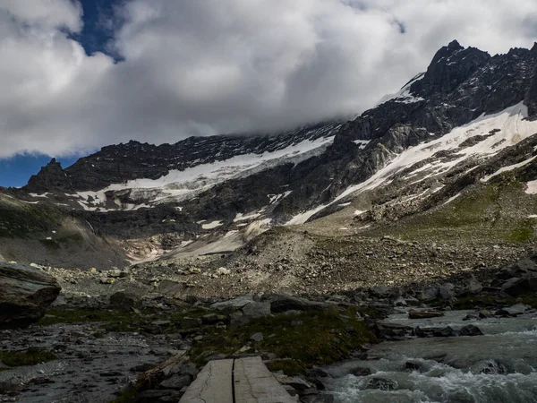 Charmante Landschaft Mit Wilden Flüssen Hohen Gipfeln Großen Gletschern Und — Stockfoto