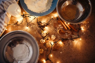 malzemeler için çerez hazırlık, yakın çekim ile sarı ışık 