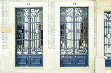 güzel mavi tarihi kapı kapı 