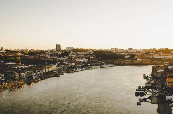 Mooie Porto Stadsgezicht Met Rode Daken Rivier Terwijl Zonsondergang — Stockfoto