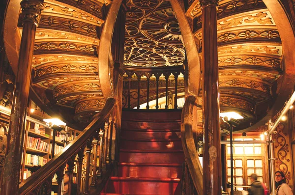 Abril Porto Portugal Hermosas Escaleras Madera Librería Lello Oporto Portugal — Foto de Stock