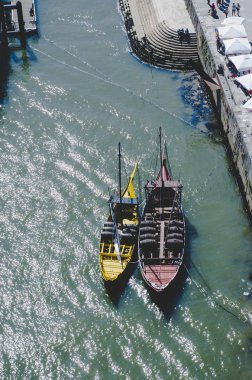 30 Nisan 2016 - Porto, Portekiz: liman şarabı ile tekneler, üst görünümü 