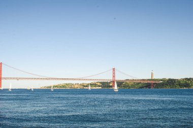 Lizbon kırmızı 25 Nisan köprüsünün bir parçası 