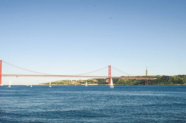 Μέρος της κόκκινης γέφυρας 25 Απριλίου στη Λισαβόνα — Φωτογραφία Αρχείου