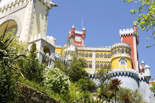 Portekiz Pena sarayına güzel görünümü — Stok fotoğraf