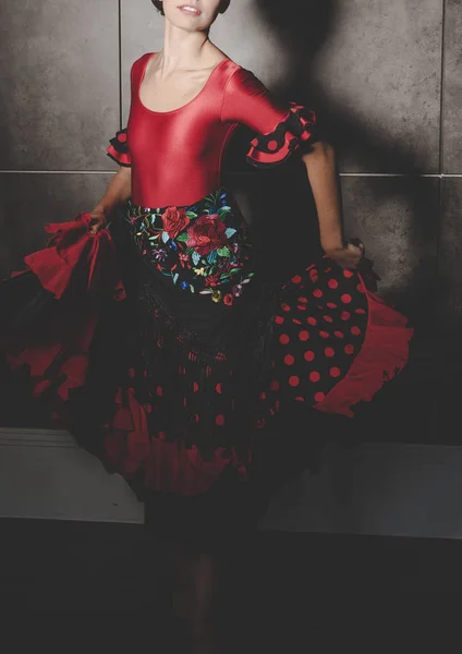 Woman in red dress dancing spanish flamenco — Stock fotografie