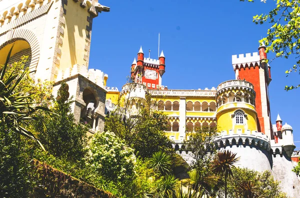 3 MAI 2016, SINTRA, PORTUGAL : Belle vue sur le palais de Pena — Photo