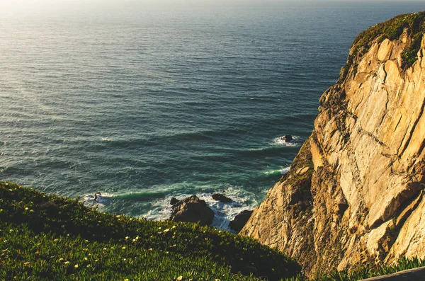 Prachtig uitzicht op de Oceaan en rotsen bij Cabo da Roca — Stockfoto