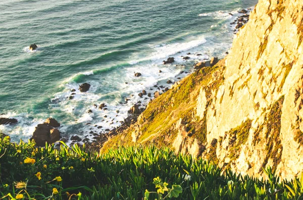 Bela vista para o mar e rochas no Cabo da Roca — Fotografia de Stock