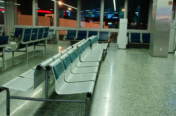 Wartezimmer am Flughafen in der Nacht — Stockfoto