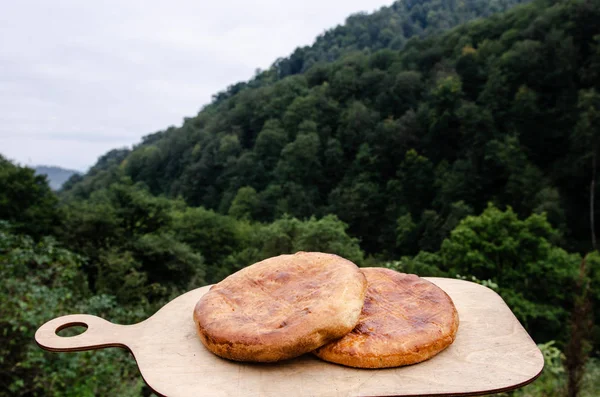 Gata dulce tradicional armenia sobre tabla de madera — Foto de Stock