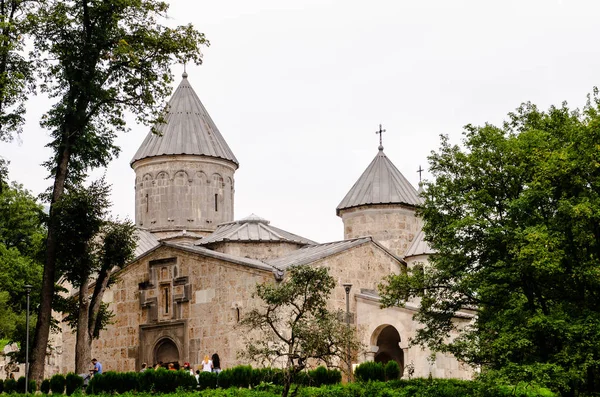 Prachtig uitzicht op een oud Armeens klooster in dilijan — Stockfoto