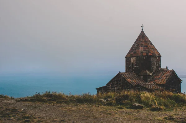 아름다운 풍경 오래된 아르메니아어 오래된 수도원과 아름다운 블루 — 스톡 사진