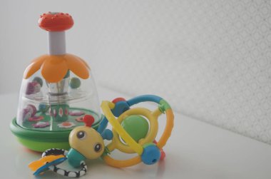 küçük bebek ilk farklı oyuncaklar