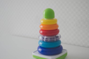 küçük bebek ilk piramit oyuncak 