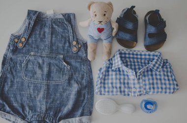 küçük bebek giysileri seti, üst görünümü 